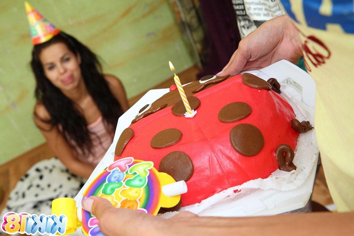 15P Pictures of teen porn girl Kiki 18 getting fucked on her birthday