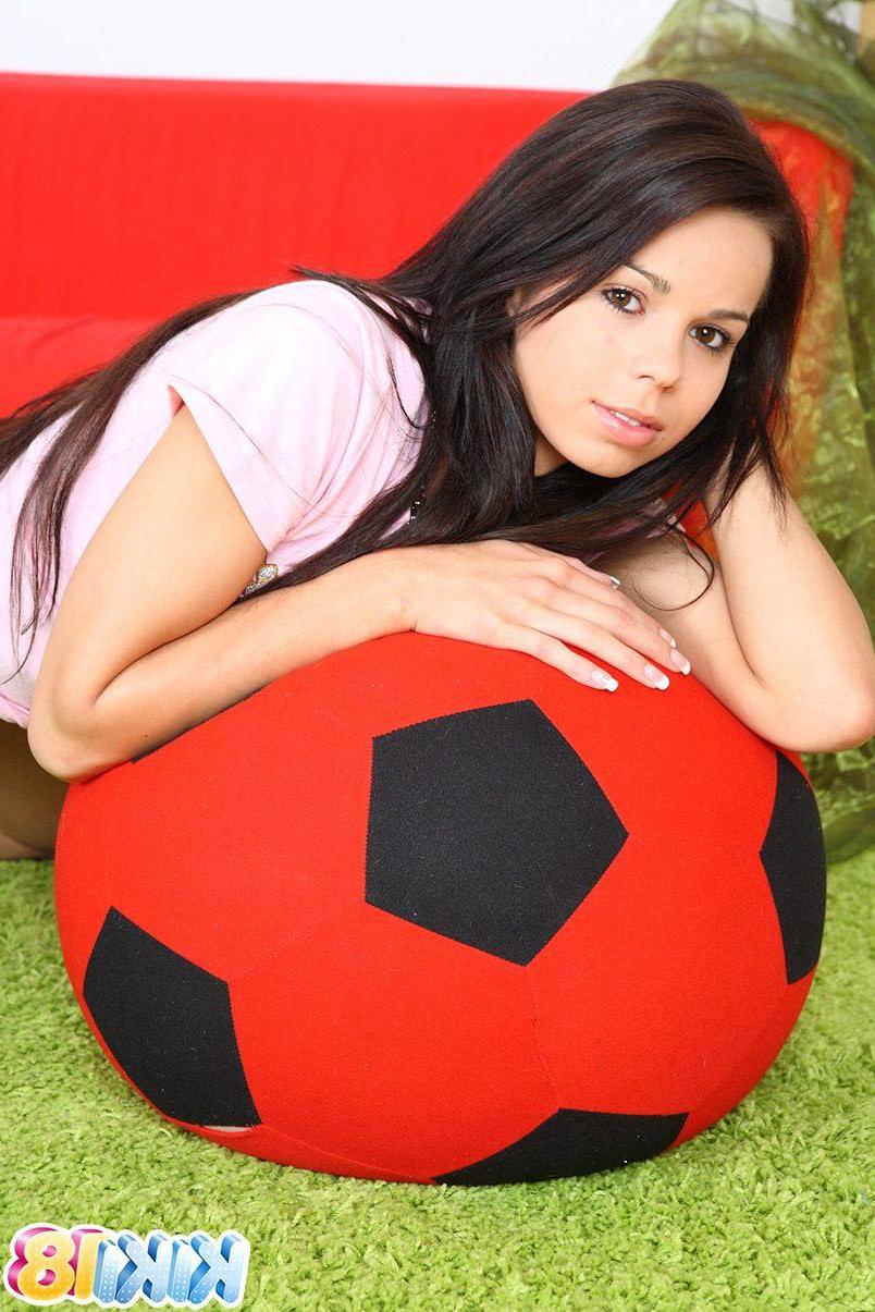 15P Pictures of teen model Kiki 18 all hot and horny for you