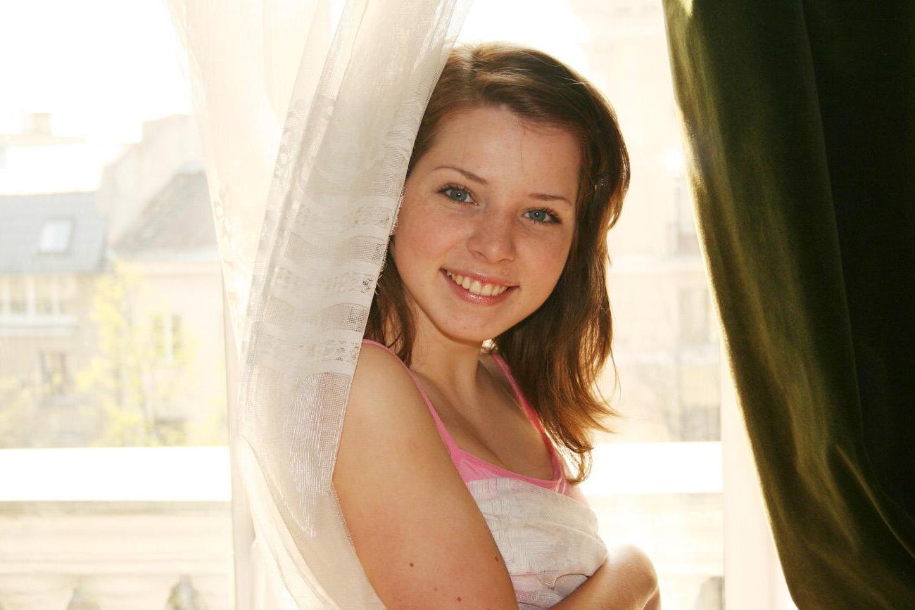 15P Pictures of teen Kimmy Teen giving you a naughty tease