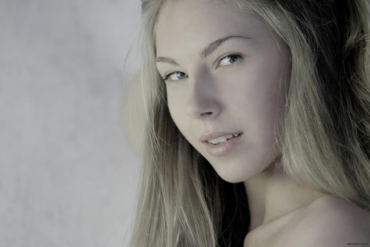 16P Blonde teen Angelica strips completely naked in this artistic set