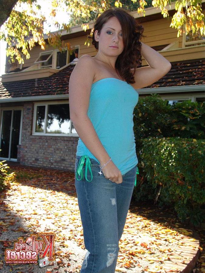 12P Redhead teen Kylie teases in her blue tube top and jeans