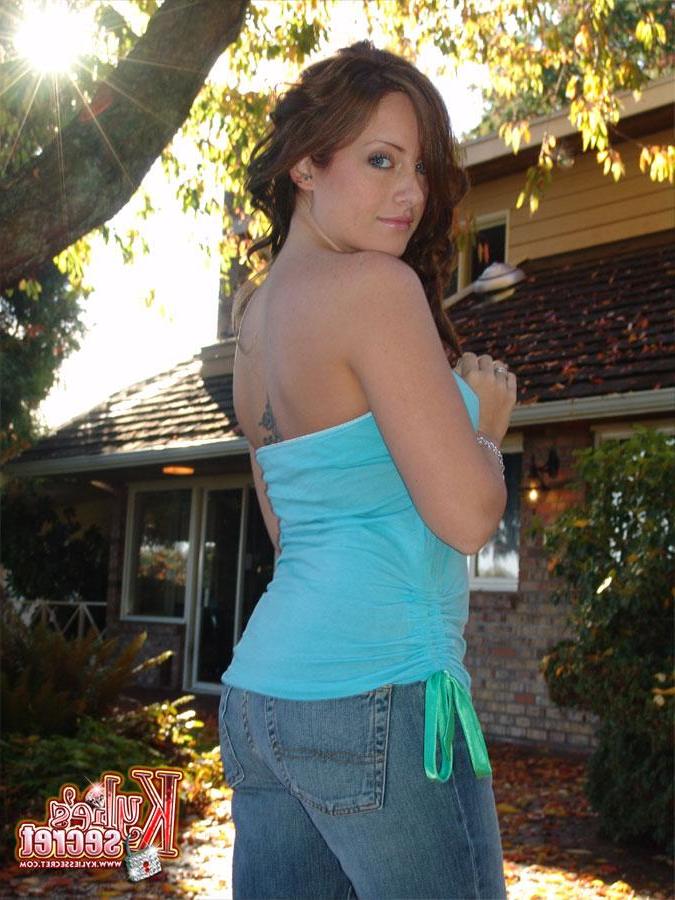 12P Redhead teen Kylie teases in her blue tube top and jeans
