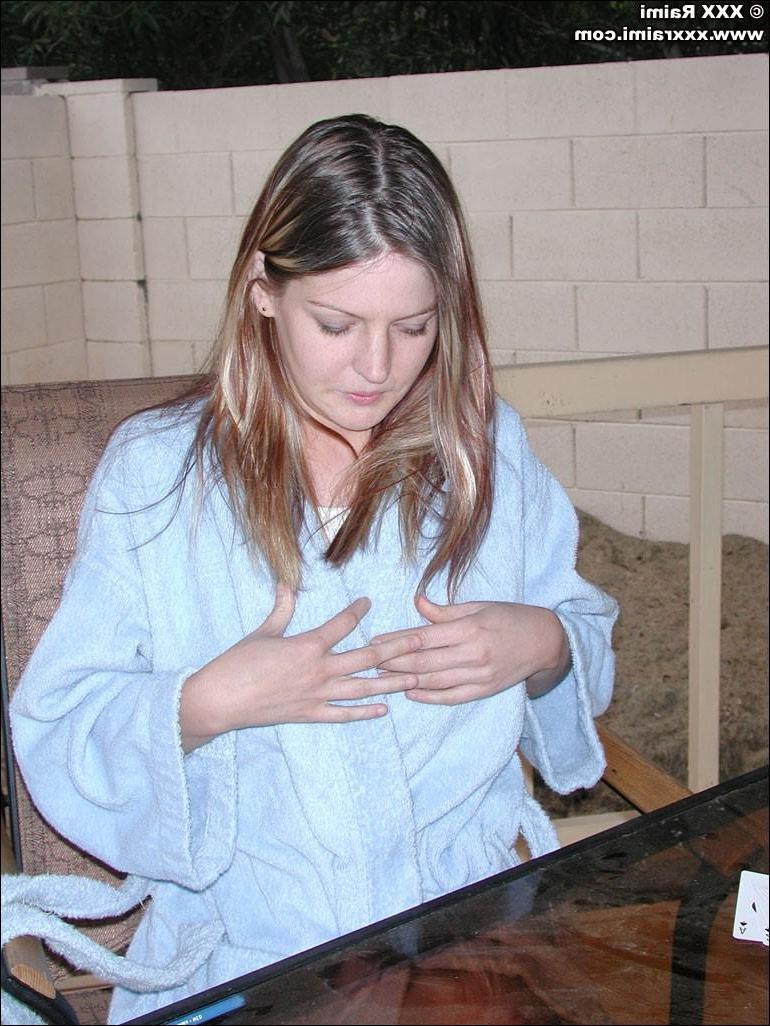 16P Raimi, Lacey and Stacy play strip poker