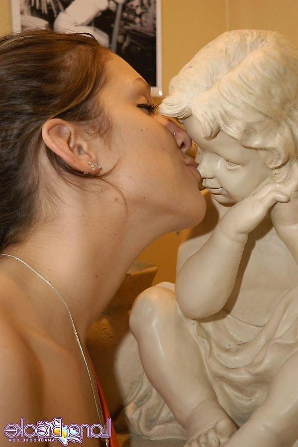 20P Pictures of Lana Brooke getting naked with art