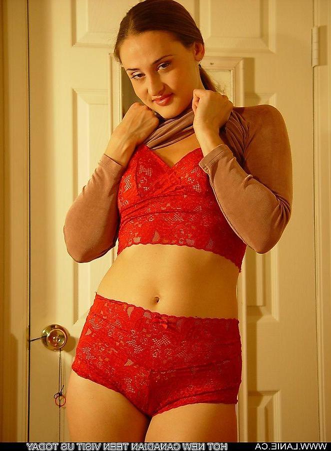 20P Pictures of teen model Lanie.ca showing you her titties