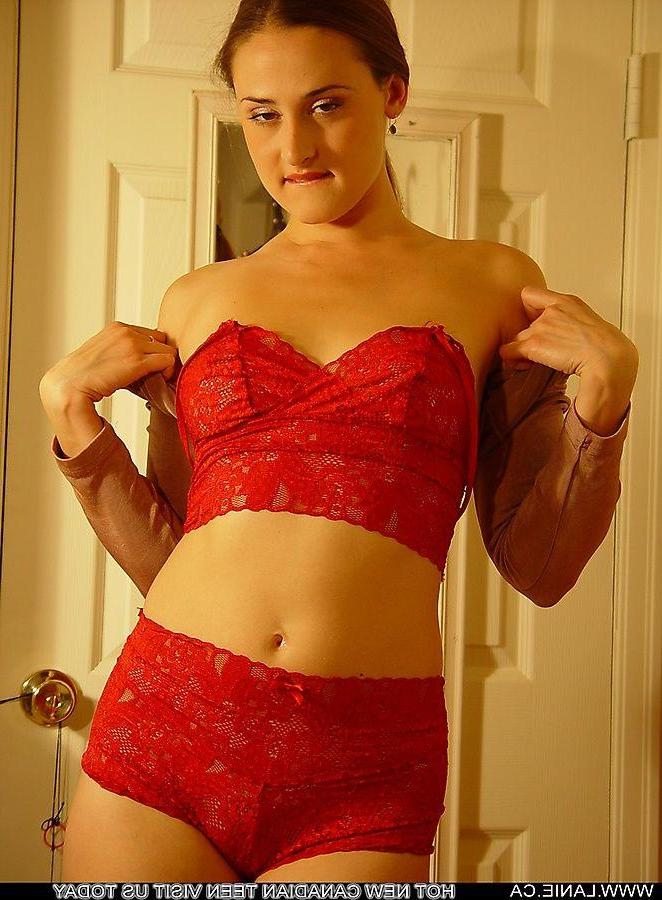 20P Pictures of teen model Lanie.ca showing you her titties