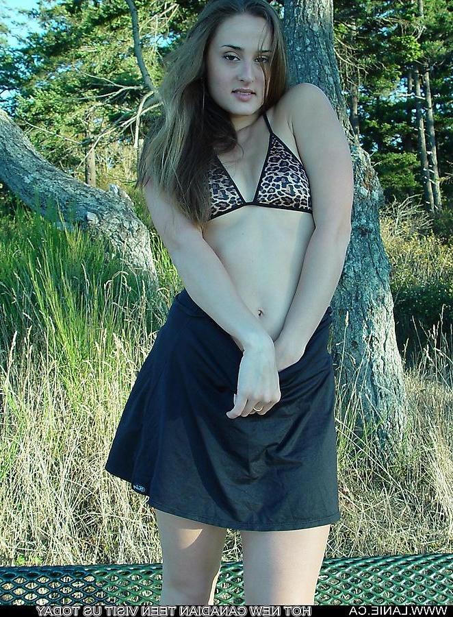 20P Pictures of teen model Lanie.ca having some fun in the sun