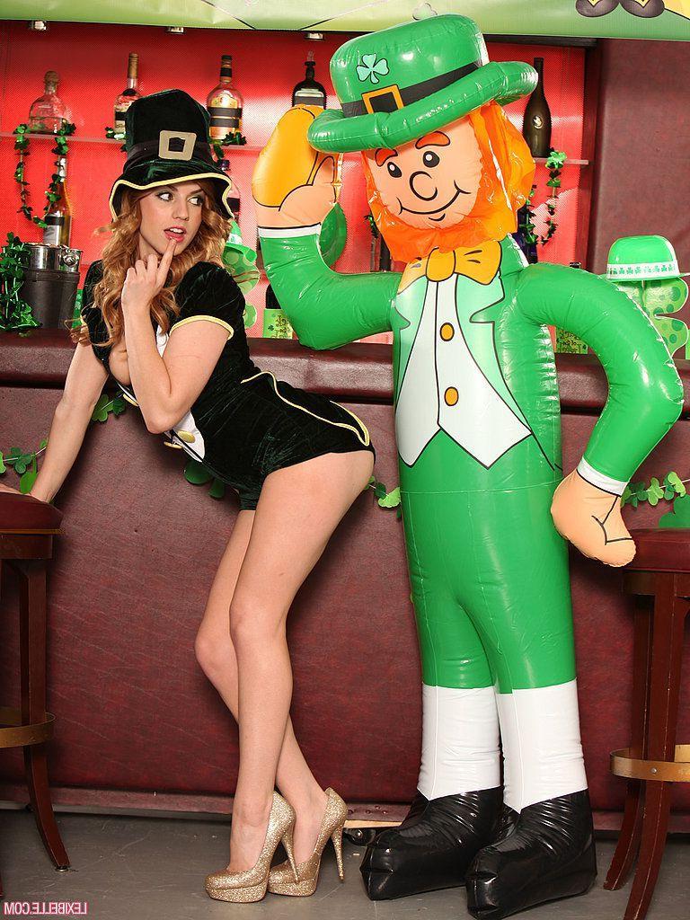 15P Pictures of teen Lexi Belle giving you an Irish fantasy