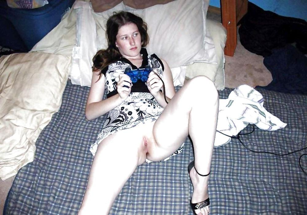 14P Video Games Sexy Girls