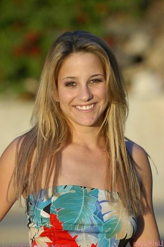 16P Lia showing off her puffy nipples outdoors