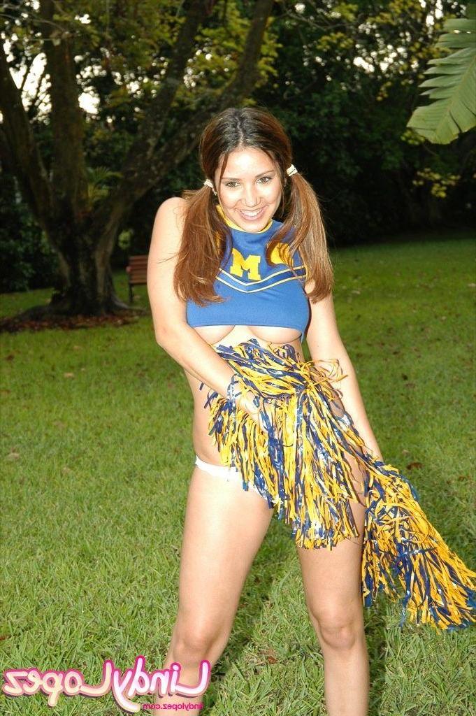 20P Pictures of Lindy Lopez giving you a sexy cheer