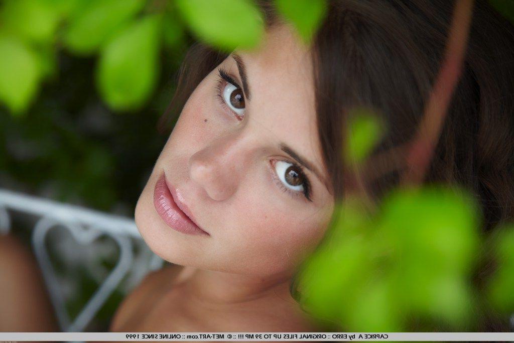 18P Pictures of Little Caprice spreading for met-art