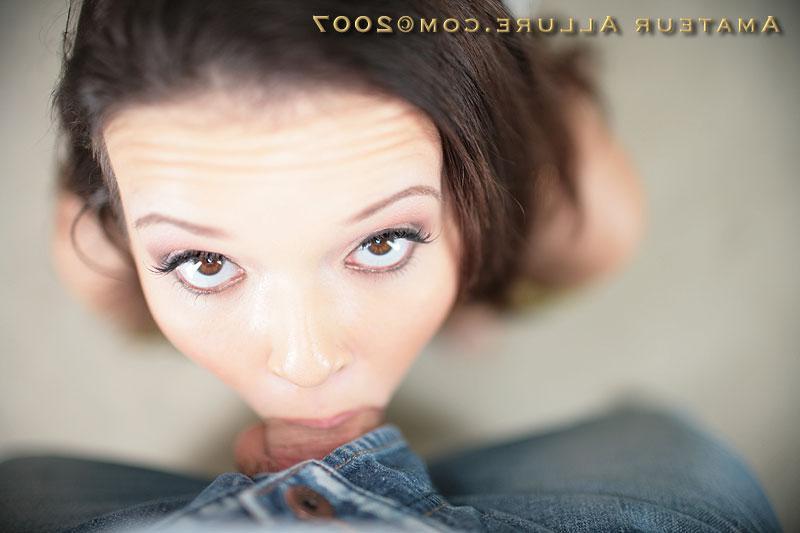 16P Gorgeous teen girl Lois posing and giving head