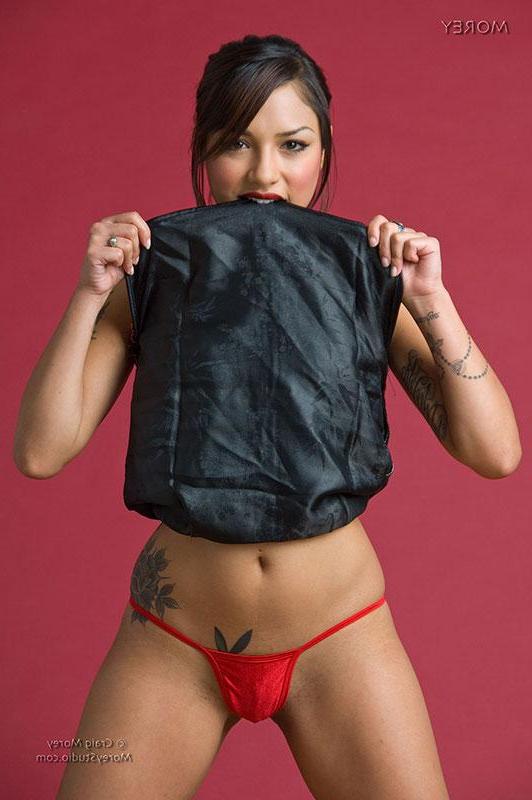 10P Brunette babe Lola B slides down her panties