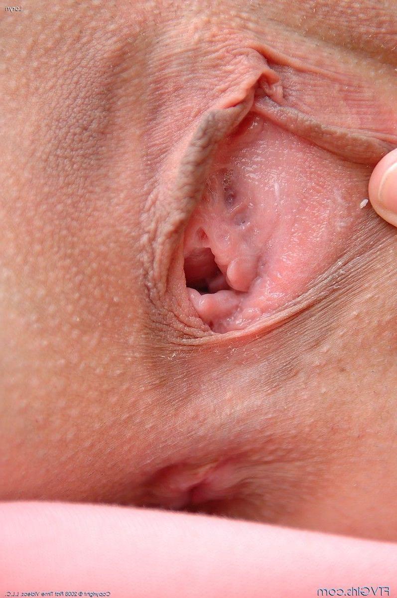 20P Pictures of Loryn giving you her tight pussy