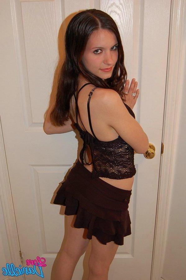15P Pictures of teen Love Danielle giving you a hot tease in the doorway