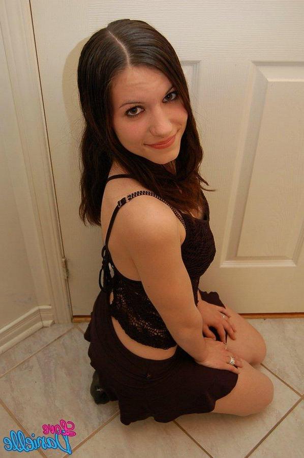 15P Pictures of teen Love Danielle giving you a hot tease in the doorway