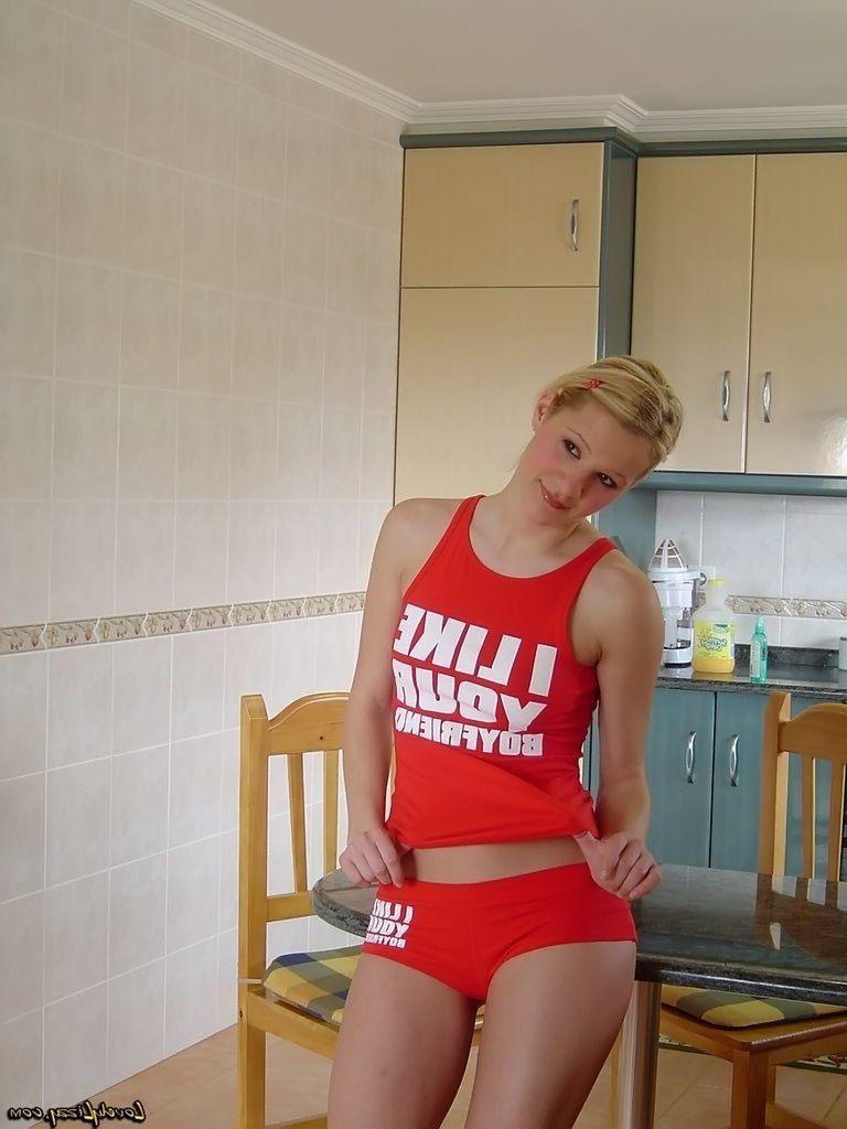20P Pictures of teen model Lovely Lizzy teasing with her hot ass