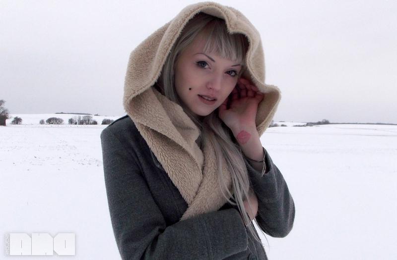 15P Blonde model Lovisa Grey flashes her boobs in the snow
