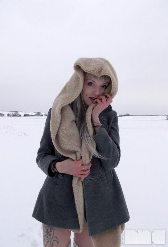 15P Blonde model Lovisa Grey flashes her boobs in the snow