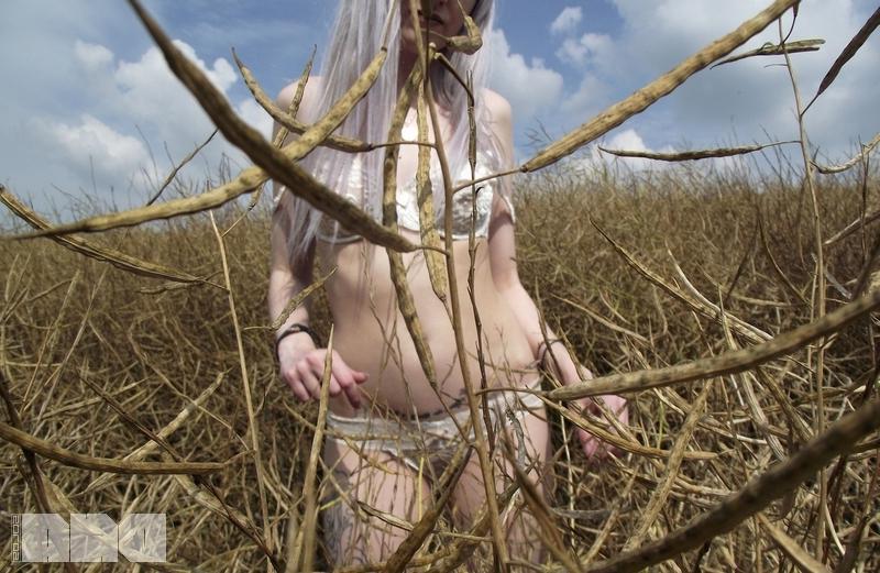15P Blonde model Lovisa Grey strips outside in the field