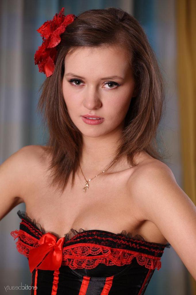 16P Tight girl Lucy G dresses in her sexy red and black lingerie just for you