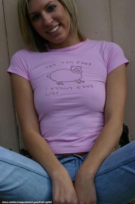 18P Britney showing off her thong through her jeans