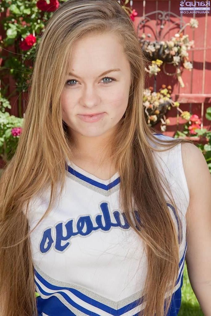 15P Cheerleader Madison Chandler strips naked in backyard