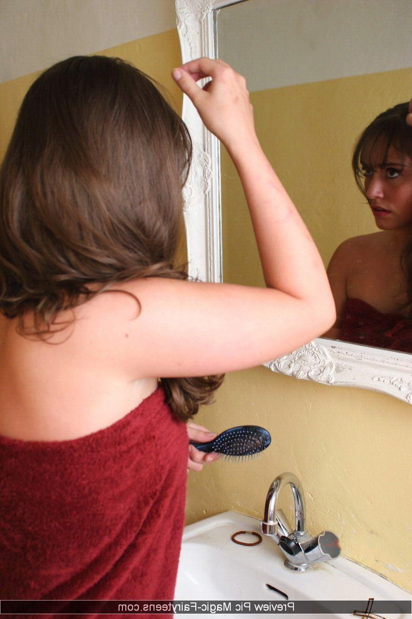 16P Pictures of Magic Kyleen showing her tits in the bathroom