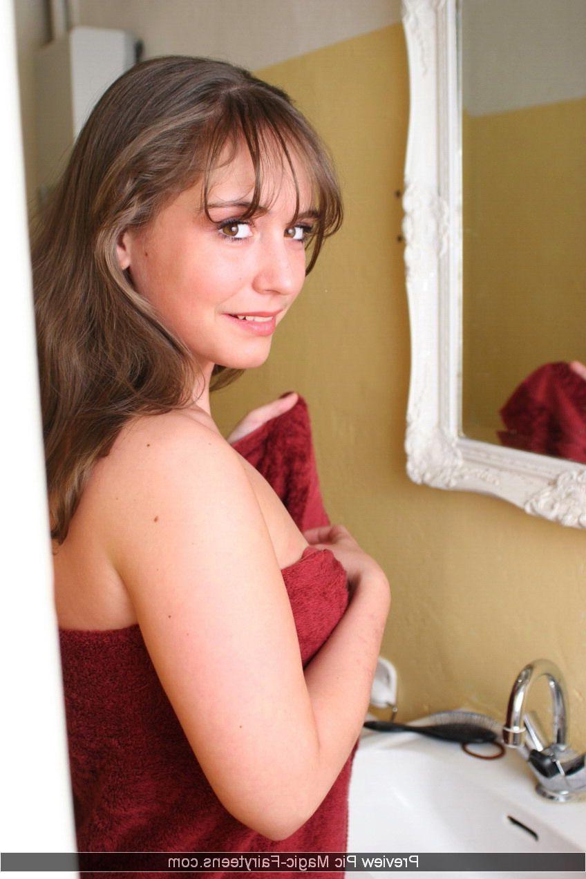 16P Pictures of Magic Kyleen showing her tits in the bathroom