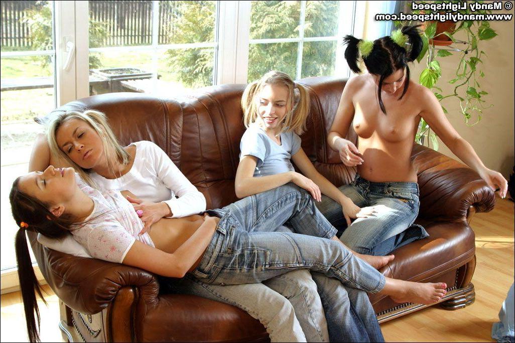 20P Pictures of Mandy Lightspeed making out with her friends