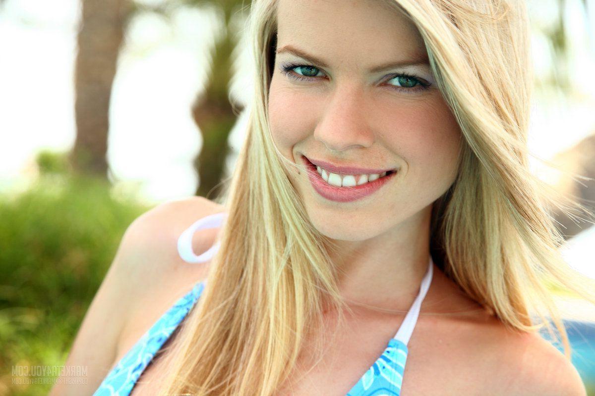 16P Pictures of teen Marketa 4 You showing off in a bikini