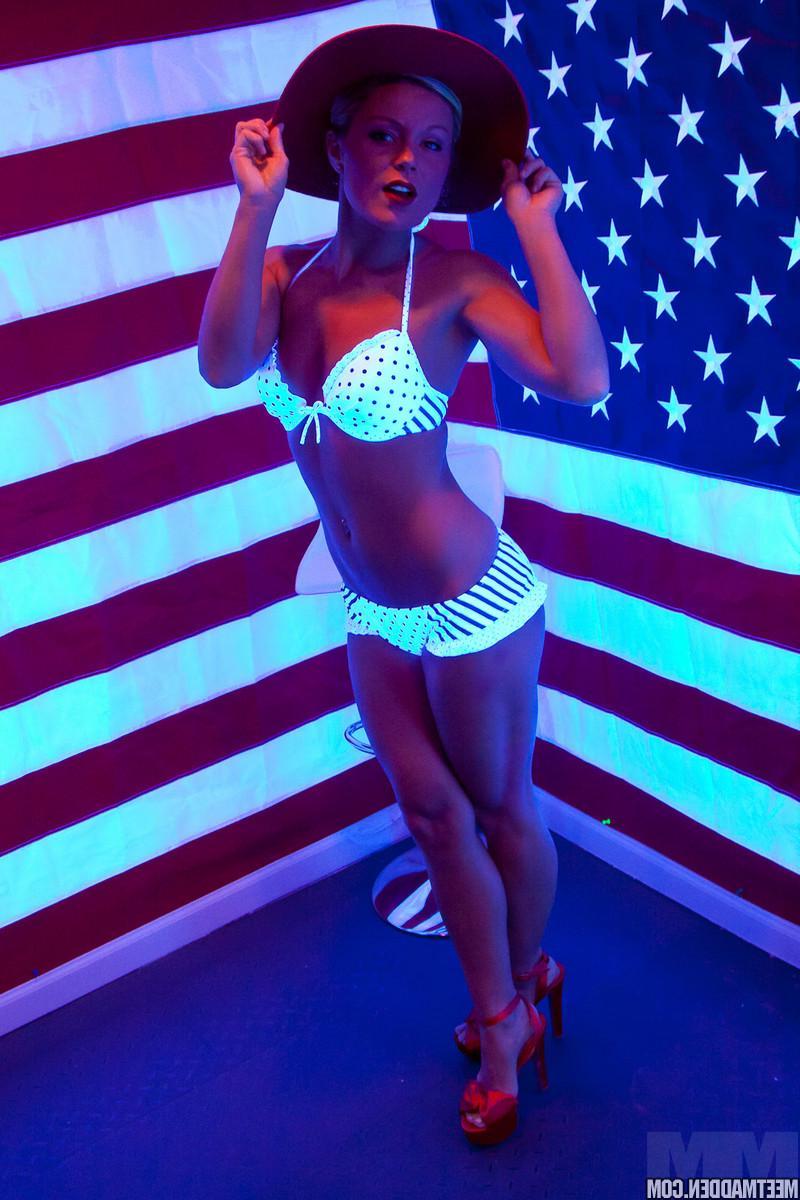 15P Meet Madden throws a private Independence Day party and you're invited