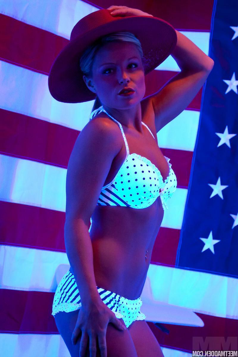 15P Meet Madden throws a private Independence Day party and you're invited