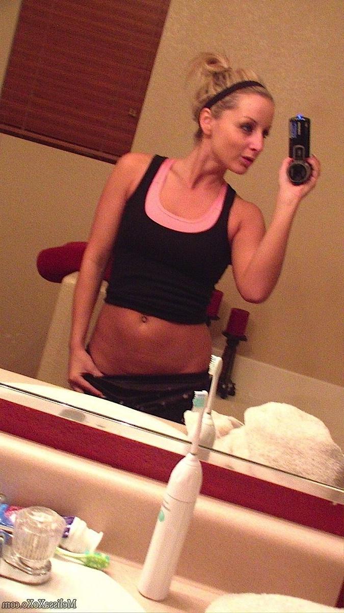 15P Pictures of Melissa taking pics of herself in the bathroom