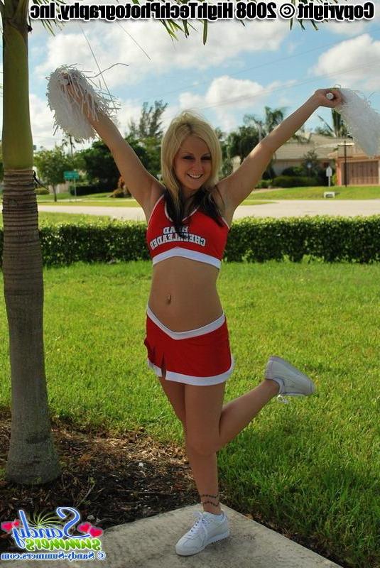 20P Pictures of Melissa Matters giving a hot cheer for Sandy Summers