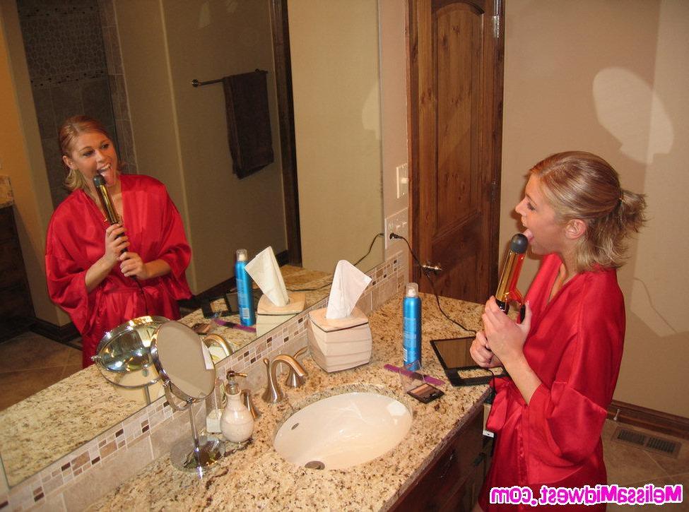 16P Melissa getting ready in the bathroom
