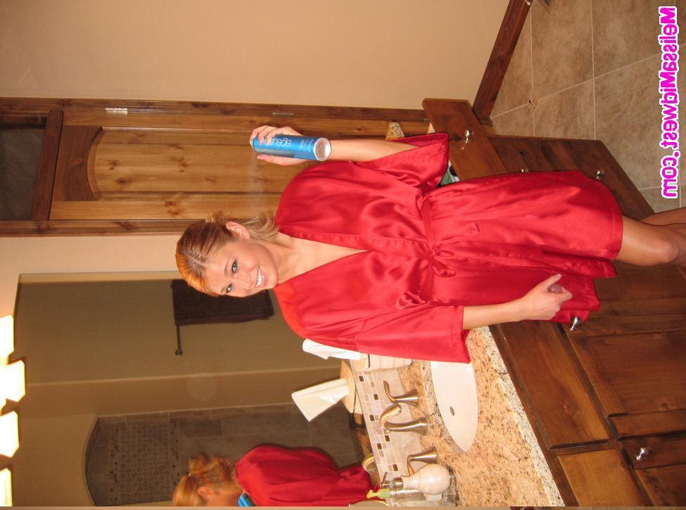 16P Melissa getting ready in the bathroom
