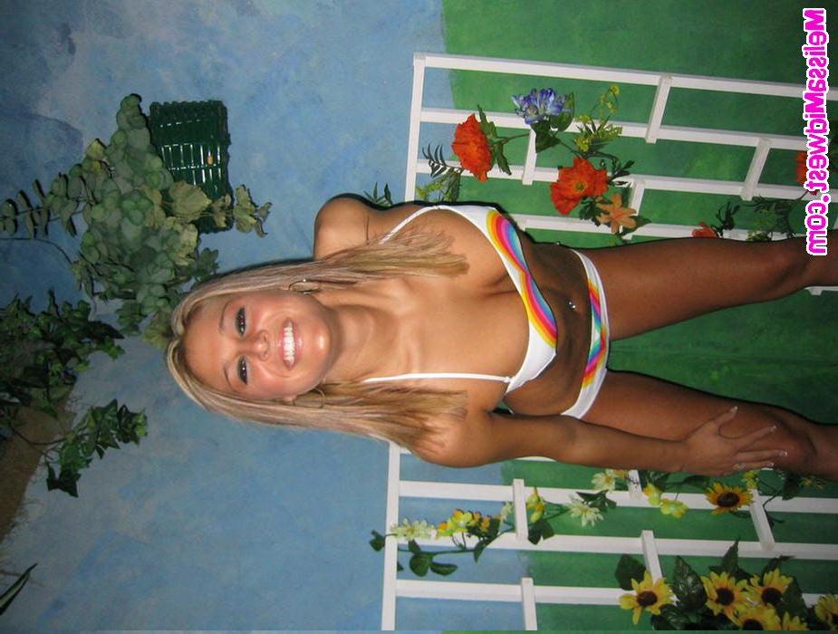 15P Melissa midwest in a colorful bikini