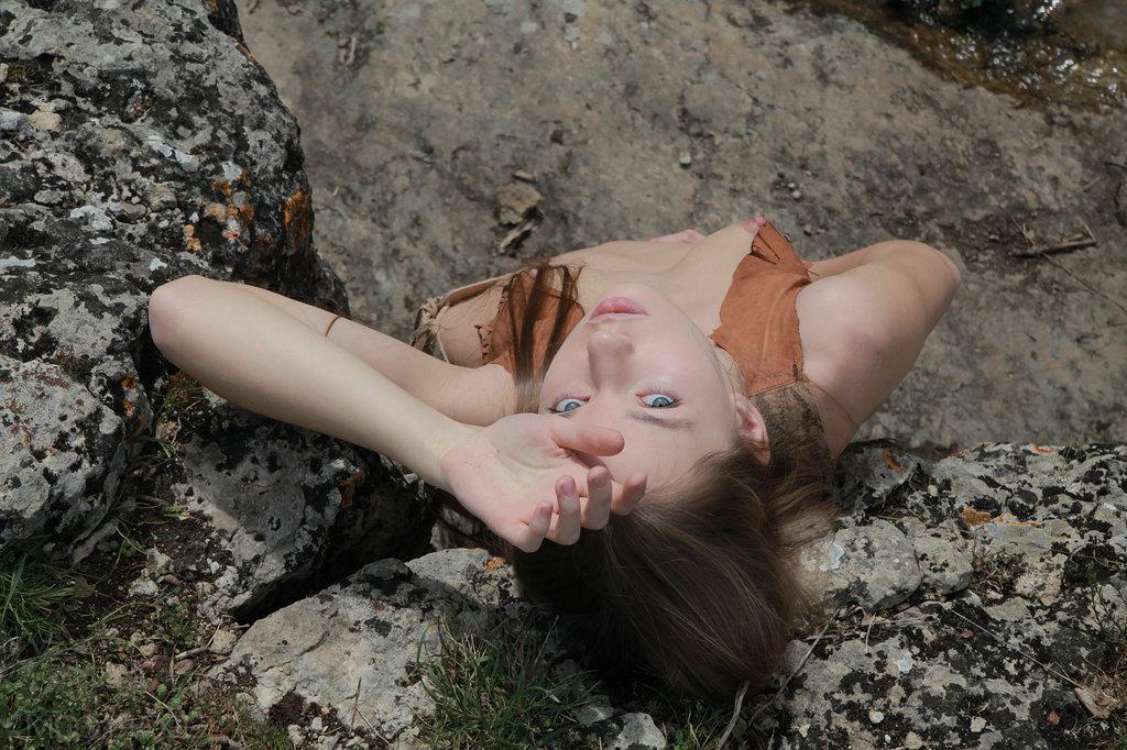 12P Pictures of Milena D playing with her pussy on the beach