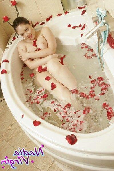 16P Pictures of Nadia Virgin getting all hot and wet for you