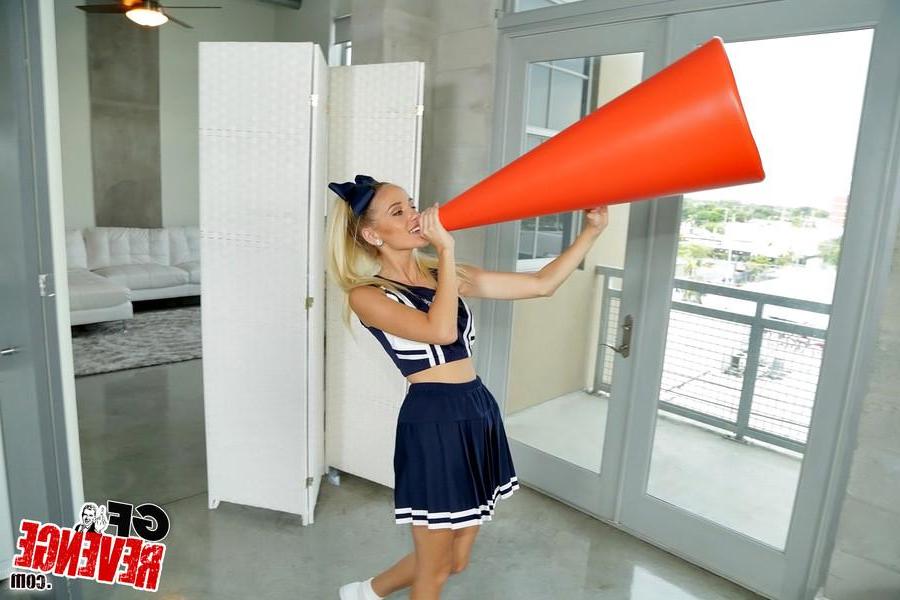 12P Hot cheerleader Naomi Woods makes a homemade sex tape