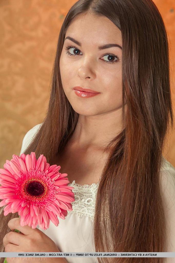 18P Hot model Nastya K strips and shows you her pretty flower