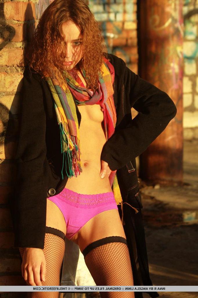 16P Beautiful girl Inna R wants to show you her pussy outside