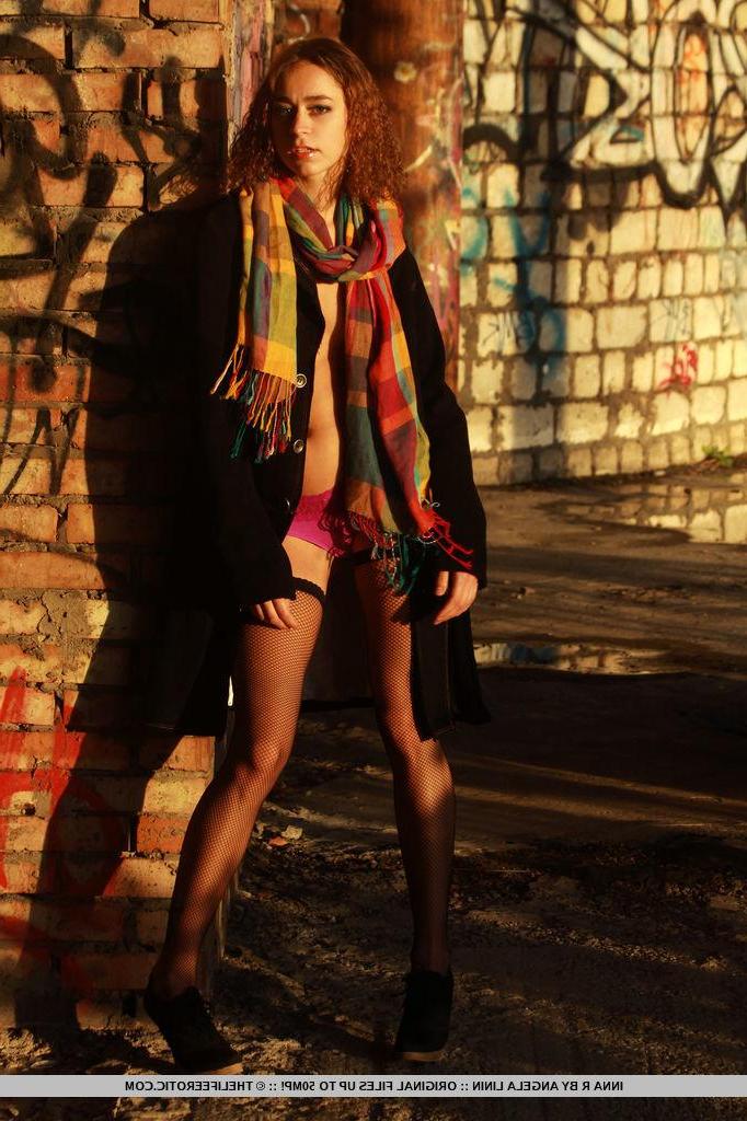 16P Beautiful girl Inna R wants to show you her pussy outside