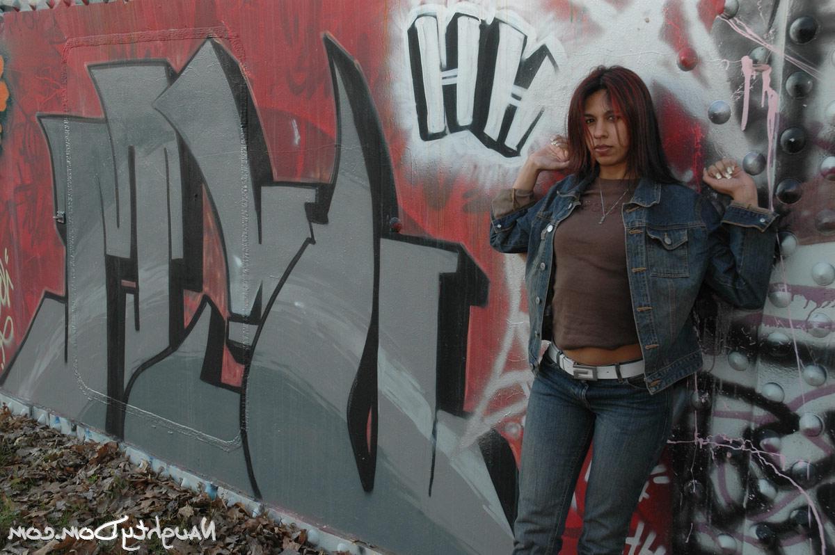 15P Pictures of Naughty Dom teasing in her jeans