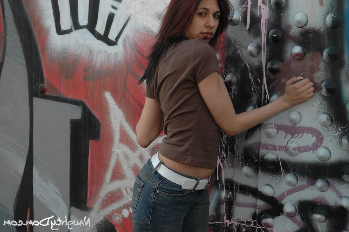 15P Pictures of Naughty Dom teasing in her jeans