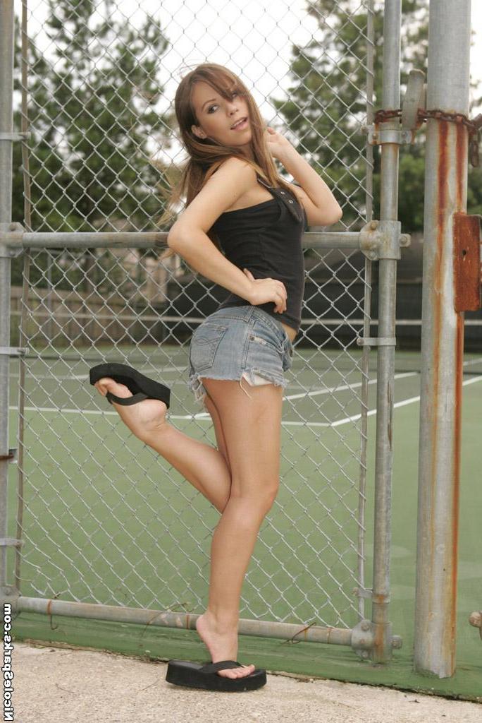 15P Pictures of Nicole Sparks giving you a hot tease on the tennis court