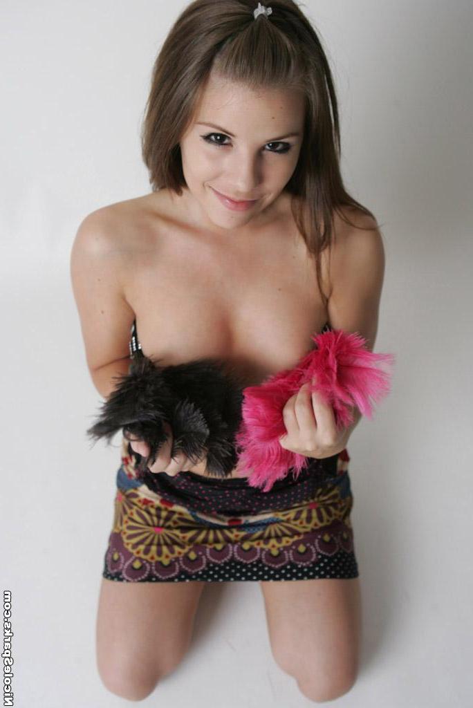 15P Pictures of teen model Nicole Sparks ready to have some serious fun with you