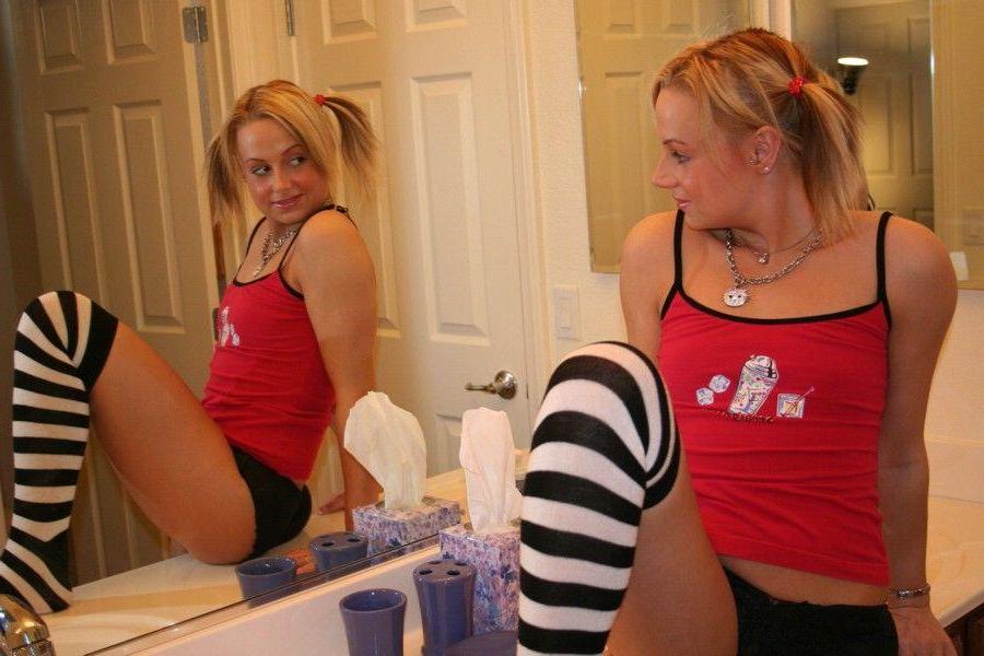 18P Pictures of Nikki Hillton getting naked in the bathroom